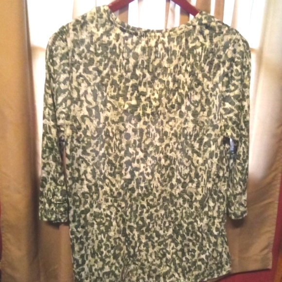 🌲Erika artichoke groovy leopard t-shirt print with three quarter inch sleeves - Picture 7 of 7